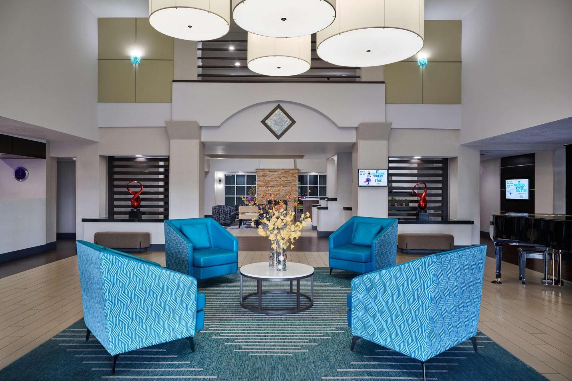Doubletree By Hilton Chatsworth Hotel