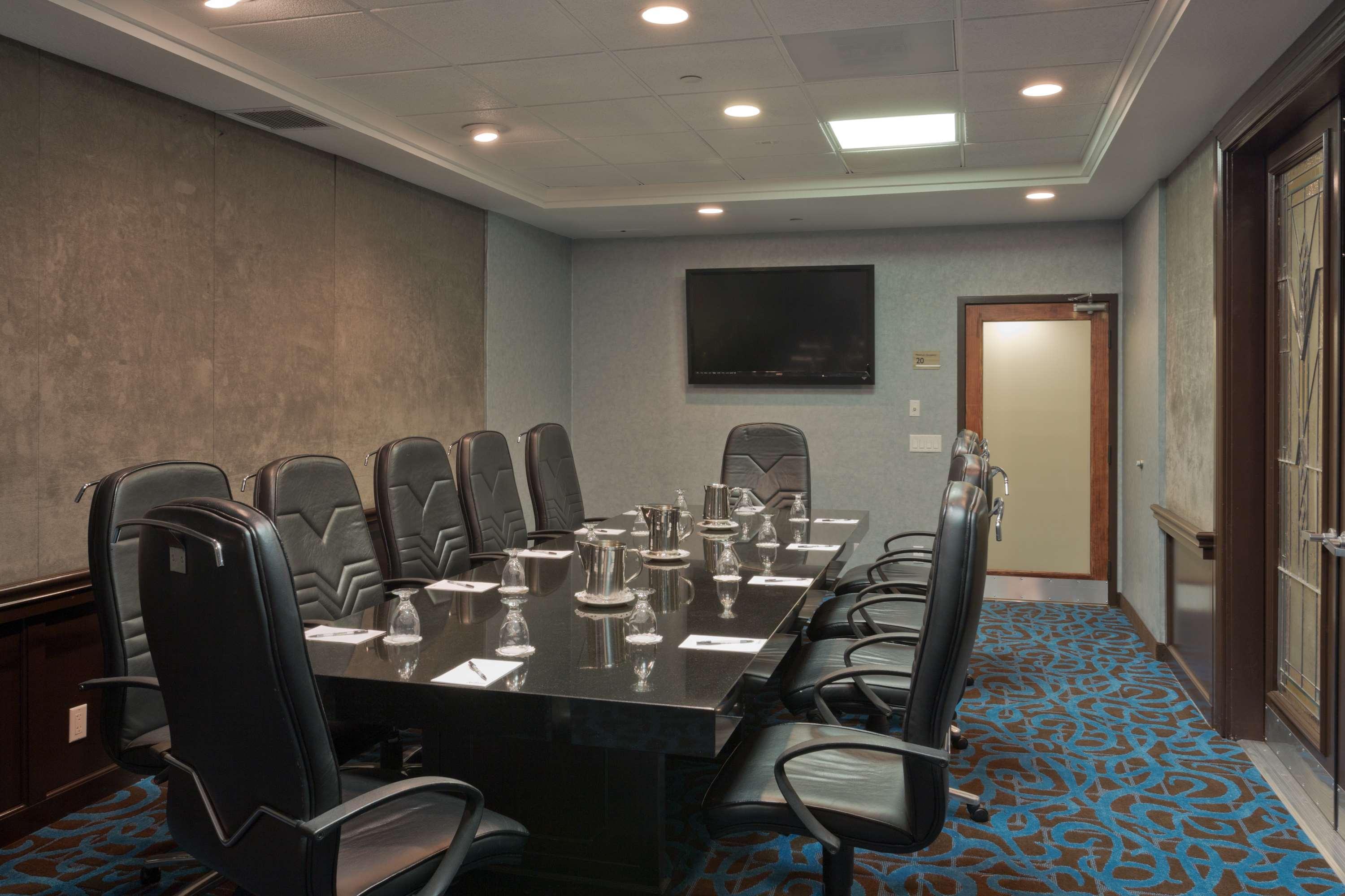Doubletree By Hilton Chatsworth Hotel