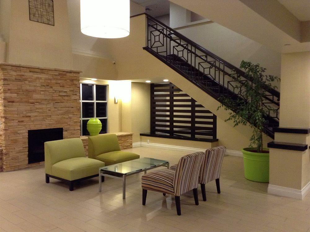 Doubletree By Hilton Chatsworth Hotel
