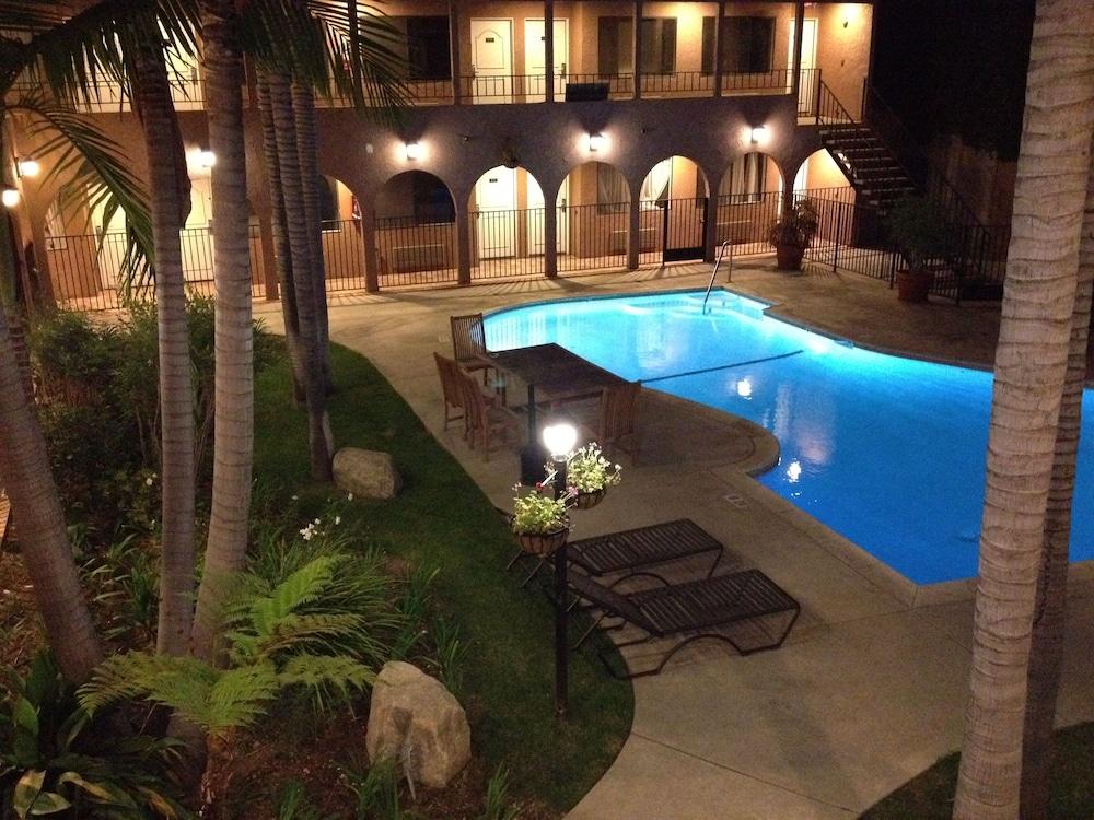 Doubletree By Hilton Chatsworth Hotel