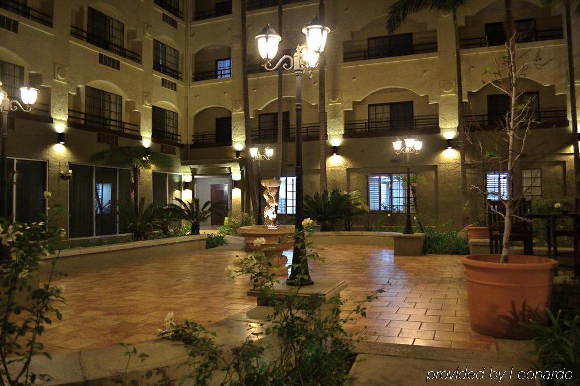 Doubletree By Hilton Chatsworth Hotel